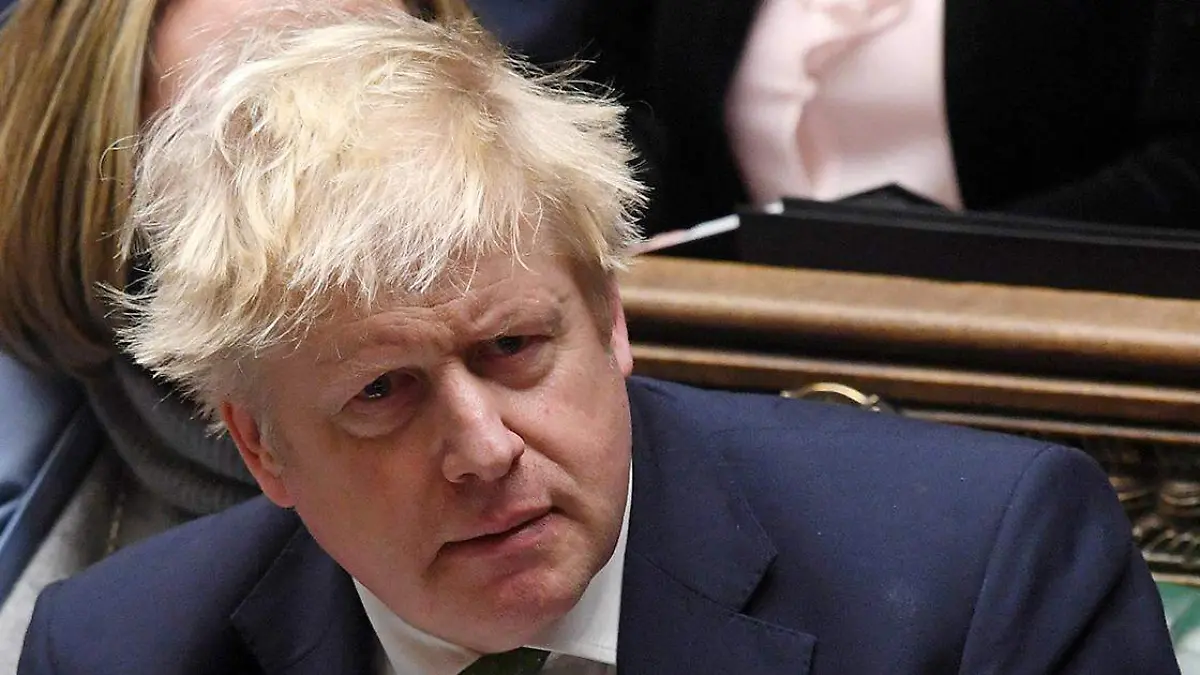 el primer ministro británico, Boris Johnson, sorprendió tras el anuncio del levantamiento del uso obligatorio del cubrebocas tanto en lugares públicos